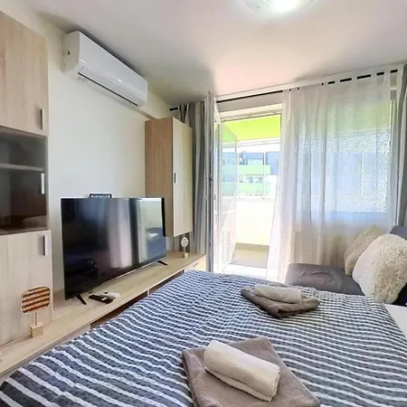 דירה 1-bedroom With Balcony, Rustaveliho - Raca *
