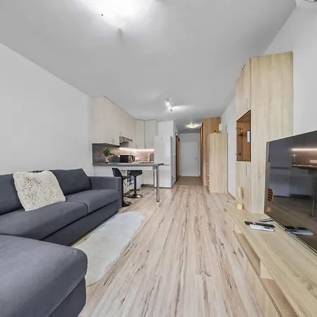 1-bedroom With Balcony, Rustaveliho - Raca דירה ברטיסלאבה